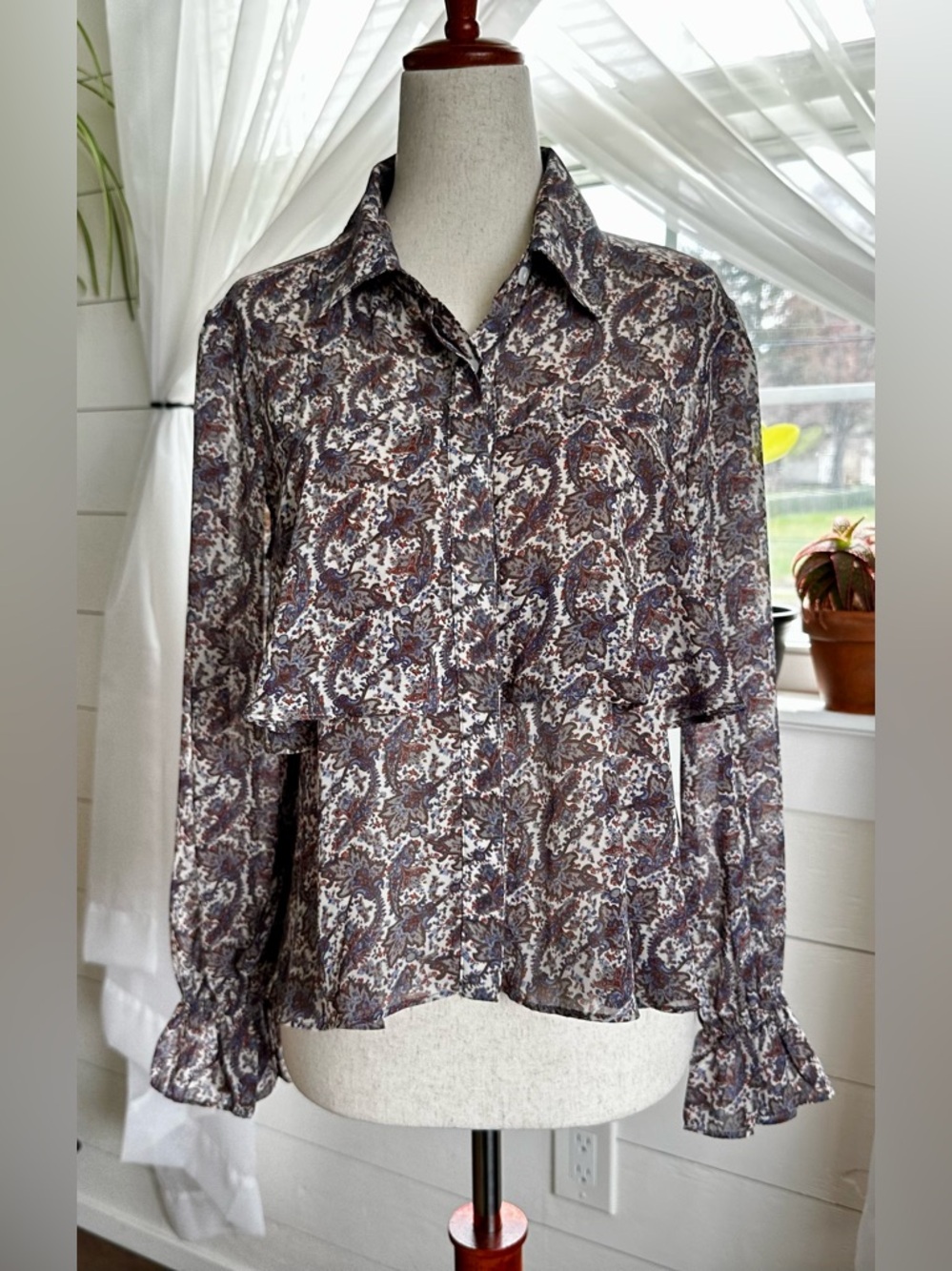 VICI bohemian paisley button-down and chiffon ruffle blouse. EUC! 
Size Small